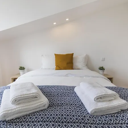 Bright Duplex With Private Terrace In Alcântara * Lisboa