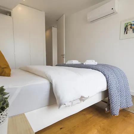 Апартаменты Lovely Duplex With Balcony *