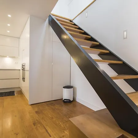 Апартаменты Lovely Duplex With Balcony Лиссабон
