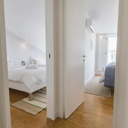 Bright Duplex With Private Terrace In Alcântara Lisboa