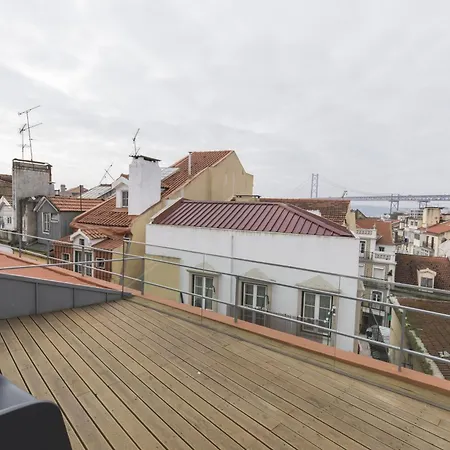 Bright Duplex With Private Terrace In Alcântara *