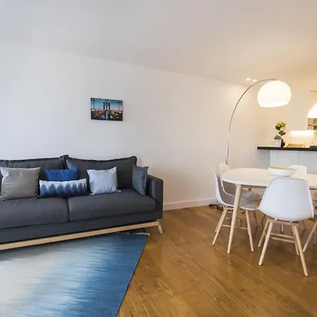 Bright Duplex With Private Terrace In Alcântara Appartement