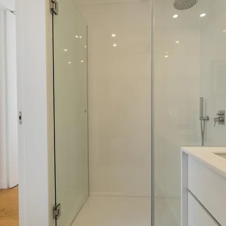 Bright Duplex With Private Terrace In Alcântara Lisboa