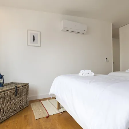 Bright Duplex With Private Terrace In Alcantara * Lizbona