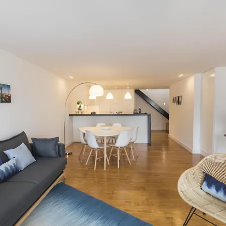 アパート Lovely Duplex With Balcony *