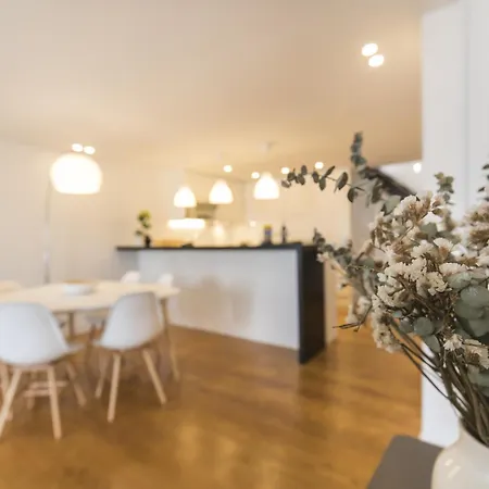 דירה Lovely Duplex With Balcony ליסבון
