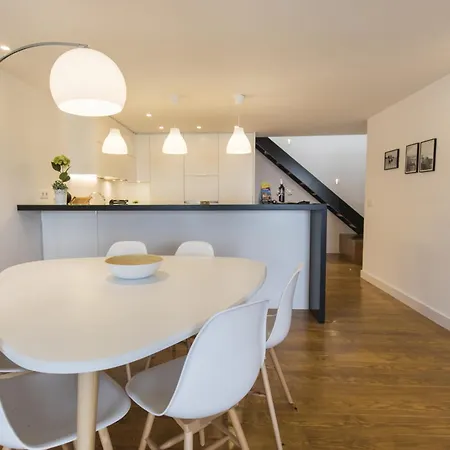Apartament Bright Duplex With Private Terrace In Alcantara Lizbona
