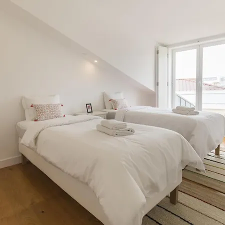 Bright Duplex With Private Terrace In Alcantara Apartament Lizbona
