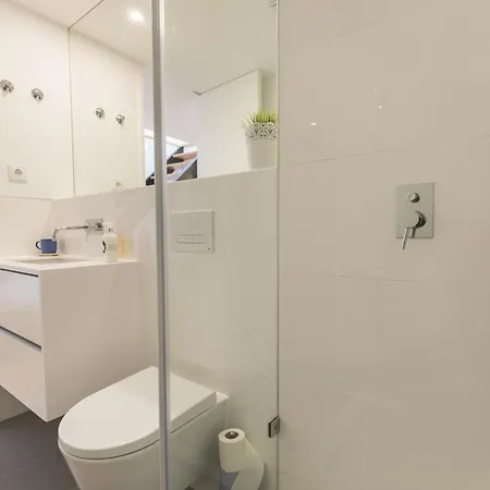 Lovely Duplex With Balcony דירה