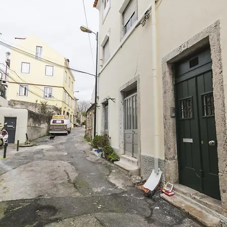 アパート Lovely Duplex With Balcony リスボン