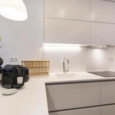 Lovely Duplex With Balcony * リスボン