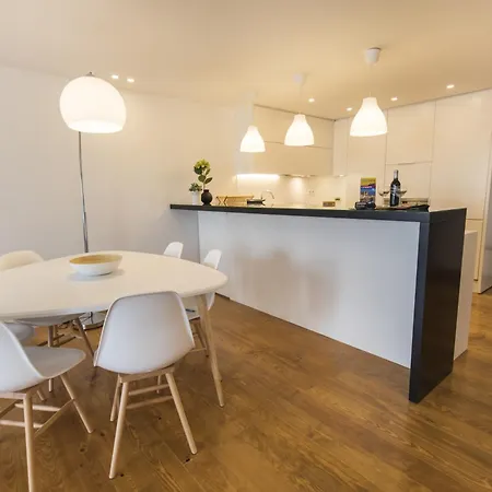 Lovely Duplex With Balcony アパート *