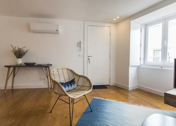 Lovely Duplex With Balcony * Lisbon