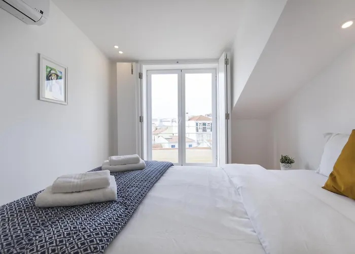 Lovely Duplex With Balcony Lisbon