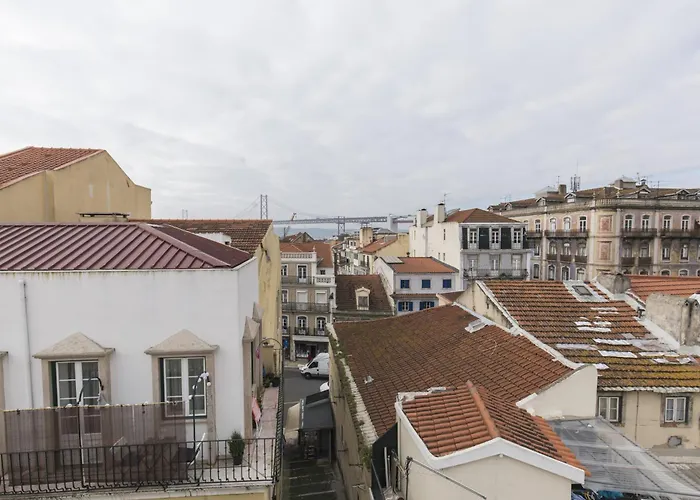 Lovely Duplex With Balcony Lisbon