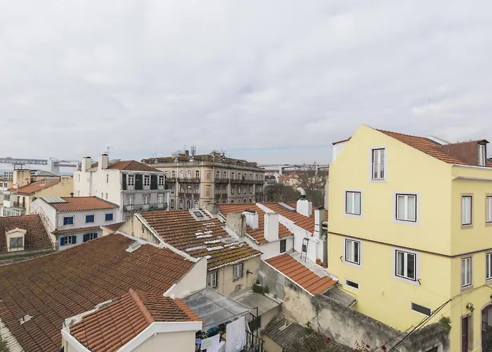 Lovely Duplex With Balcony * Lisbon